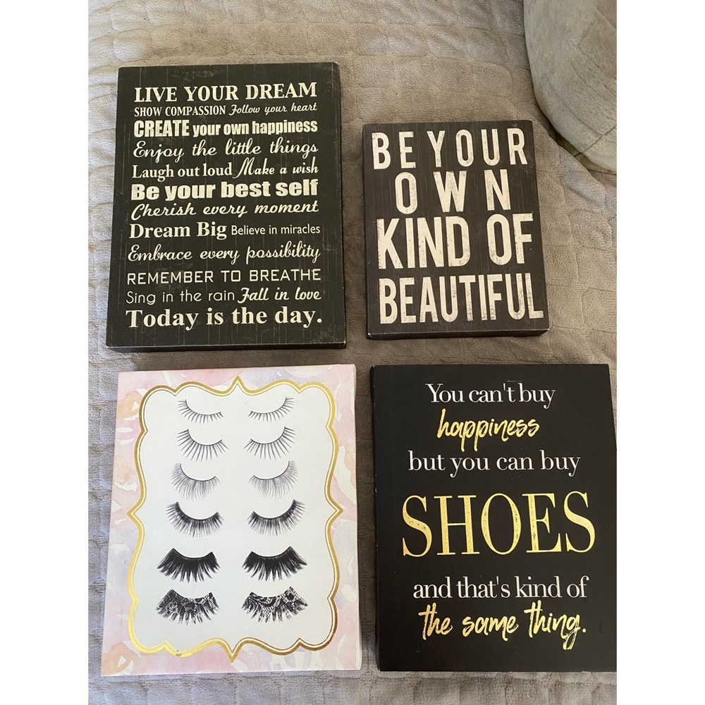 Miscellaneous wall signs/decor